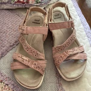 Earth origins sandals size 8 blush color
